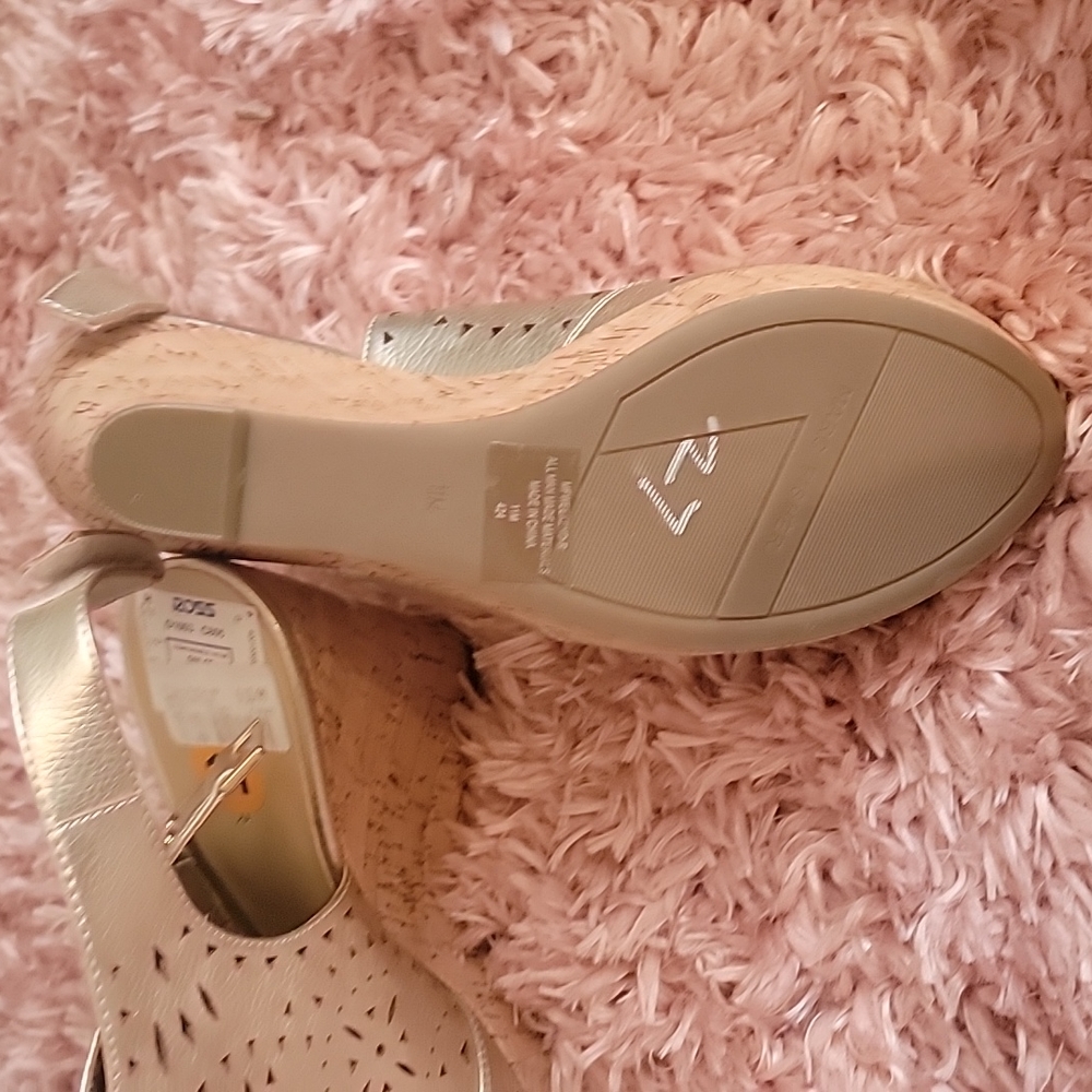 Shoes - Picture 3 of 3